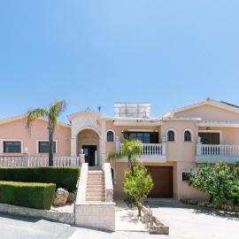 Villa Kyparissos Long-Stay Retreat in Paphos – hotel w mieście Katikas
