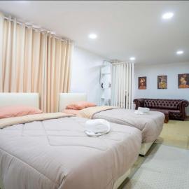 Baan Maew Ma Ruay Cozy Modern House HAPPY STAY, ξενοδοχείο σε Sukhothai