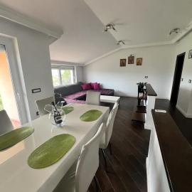 Bella Vista apartment, hotel in Pobegi