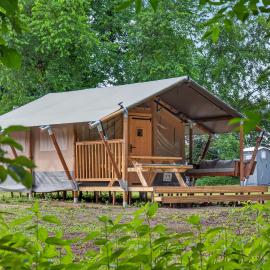 Riverfront Safari Tent Near Virginia Tech، فندق في بلاكسبورغ
