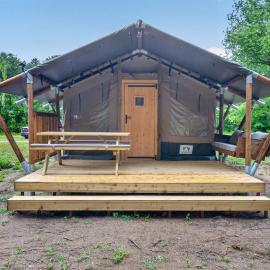 New River Safari Tent Getaway، فندق في بلاكسبورغ