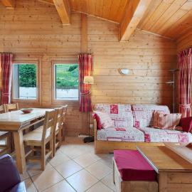 Appartement Airelles B25, hotel in Levassaix