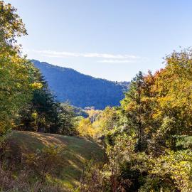 Front-Row Smoky Mountain Views - Mountain View, Fire Pit, Grill, hotel in Sevierville