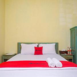 RedDoorz near Alun Alun Jepara, Hotel in Kesembu