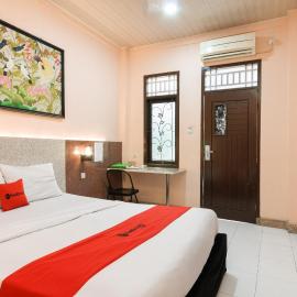 RedDoorz Syariah near Mall Of Serang, готель у місті Kumprung