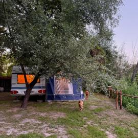 Kanukamp, Kemping nad rzeką، فندق في Tarnogóra