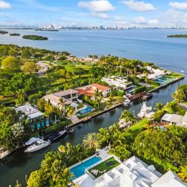 Luxurious Miami Waterfront Gateaway, A Location