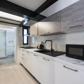 V9 Loft Luxury - 300mt da mare, centro e stazione, מלון בפלקונרה מריטימה