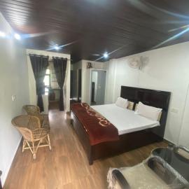 Pahari Trekkers, Hotel in Nainital
