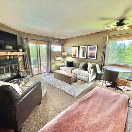 Lutsen Mtn Ski-In/Ski-Out Studio | Lake & Mtn View, hotel sa Lutsen
