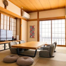 Daruma Home Takasaki だるまホーム高崎 一棟貸切駐車場2台無料 4LDK最大8名 駅近 長期滞在割引#HU2، فندق في تاكاساكي