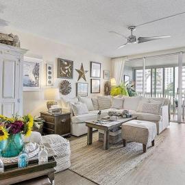 Two Bedroom Condo with Oceanfront Balcony and Water Views, hotel a Highland Beach