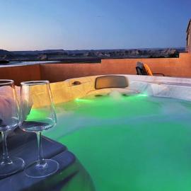 Cliff Views, Game Room, Boat Parking