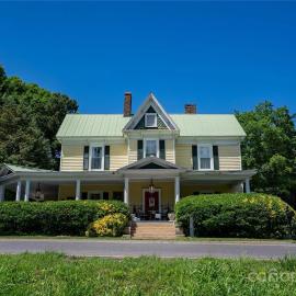 Mocksville에 위치한 호텔 Historic Home in Downtown Mocksville