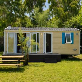 Campervans at Zante Camping - Beach Access, Pool & Seaview, hotel a Tragaki