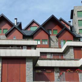ÁTICO DE 25 mts EN URBANIZACIÓN ARGUALAS, hotel en Panticosa