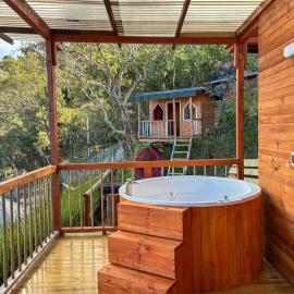 Cabaña panoramica con domo y jacuzzi Santa Elena, hotel in Santa Elena