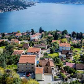 J & P Apartments Orahovac, hotelli Kotorissa