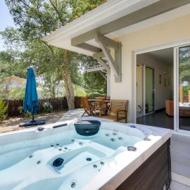 Maison 6 personnes climatisée, Jaccuzzi, à 5 m des plages et du port, hotell i Capbreton