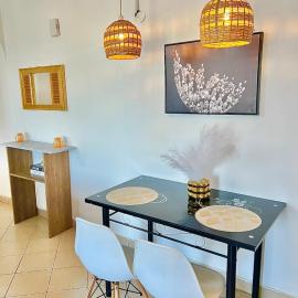 Stylish one bedroom with two beds, hotel a Utange