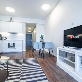 Calm & Stylish Apartment - Garage & Balcony