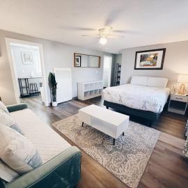 Affordable Bright Studio near SGMC & Downtown, hotel in Valdosta