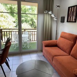 Le Soleil du Golf, piscine et sauna, hotel in Levernois