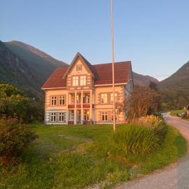 Dalhus Valley Apartment, hotel u gradu 'Norddal'