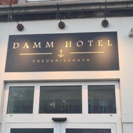 Damm Hotell, отель в Фредериксхавне