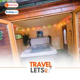 3 Bedroom Cabin with Hot Tub By Travel Lets Holiday Homes Mulroy Bay Resort Kerrykeel, hotel in Kerrykeel