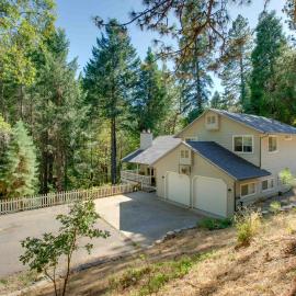 Total Seclusion: Pollock Pines Home on 5 Acres, hotel i Pollock Pines