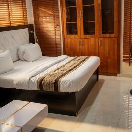 Posh Hotelia, hotell i Hausa