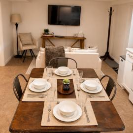 The Bunny Street Getaway!, hotel em Kenora