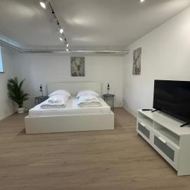 Souterrainwohnung - Perfekt für 2! Flughafen Küche, hotel din Eching