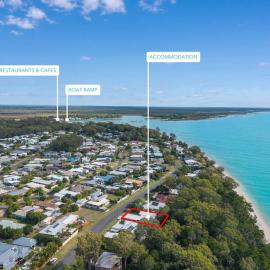 Absolute Beachfront Retreat - Private Beach TOOGOOM