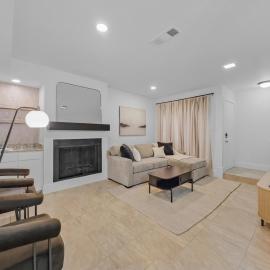 Modern & Stylish Arlington Home Near AT&T Stadium