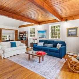 Charming Cape Cod Cottage Fire Pit Pet Friendly Minutes to the Beach