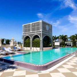Luxury Designer Condo Pool Gym Wynwood, hotel em Miami