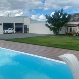 Lar com piscina