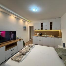 Студио Симона 3 - първа линия море, Hotel in Lozenets