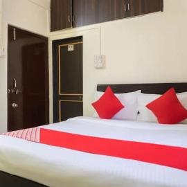 PL Lodge, hotel sa Pune