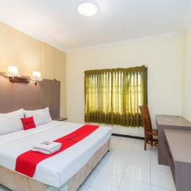 RedDoorz near Gubeng Station Surabaya