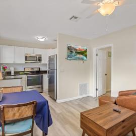 5 Mins to Nokomis Beach Tropical Bungalow