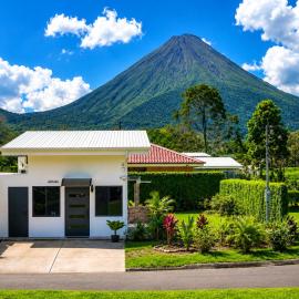 Villa Los Perezosos - Private Jacuzzi & Arenal Volcano View - La Fortuna