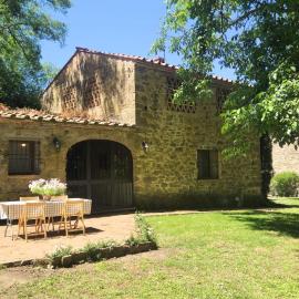 La Casa nel Bosco - Casa in pietra con giardino, hotel u gradu Vikjo