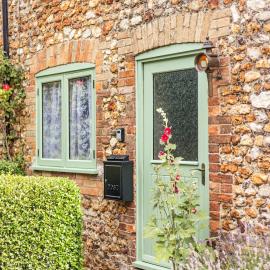 Charming Norfolk Flint Cottage retreat