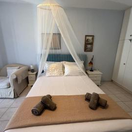 Niki home – hotel w mieście Liaropá