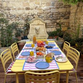Plumard, hotel in Arles