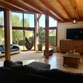 House for 10 people, 4 bedrooms, 2 shower rooms, hotell i Verruyes