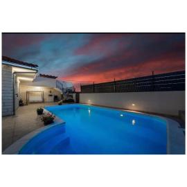 Villa Pasko, Private Pool Holiday Home near Primošten、Kruševoのホテル